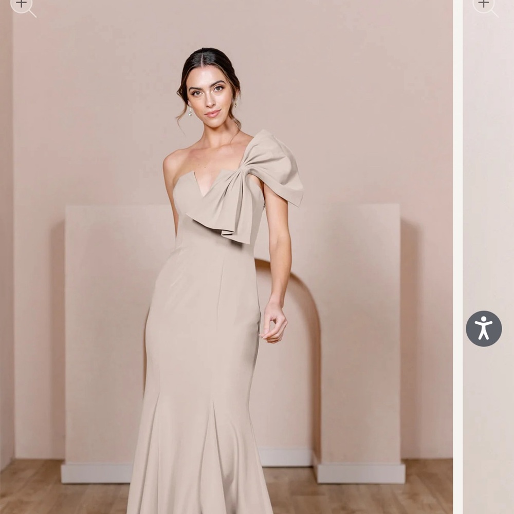 Revelry. Faye Crepe Dress. Champagne color. Size 4.